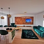 Cliche Luxury Apartment