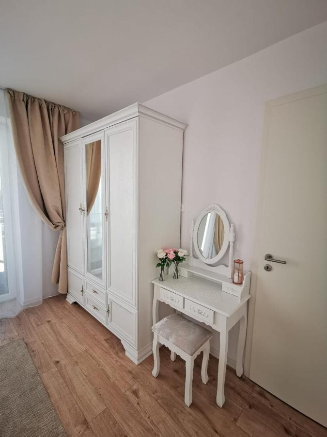 Apartment Cliche Luxury