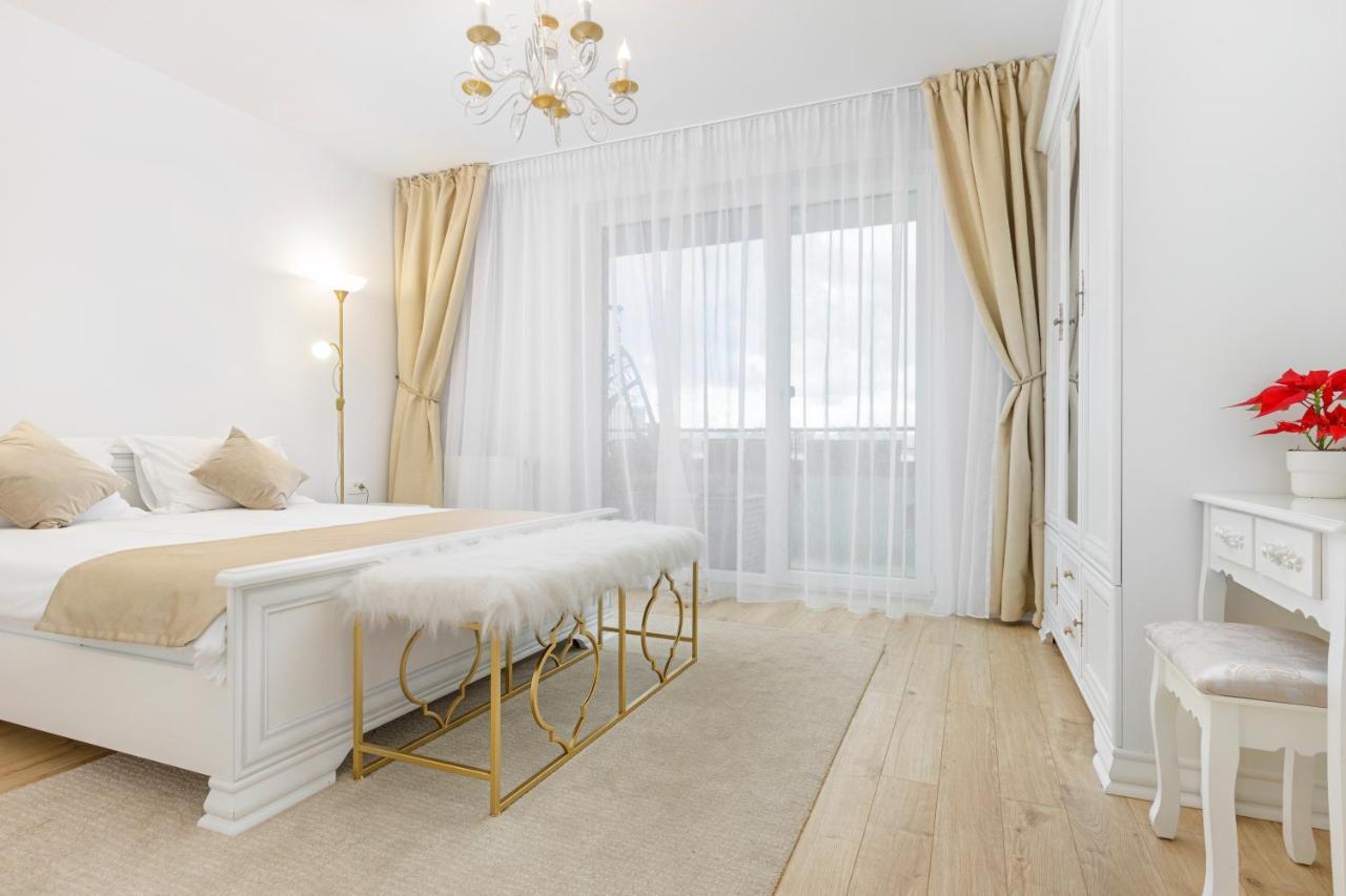 Cliche Luxury Apartment *